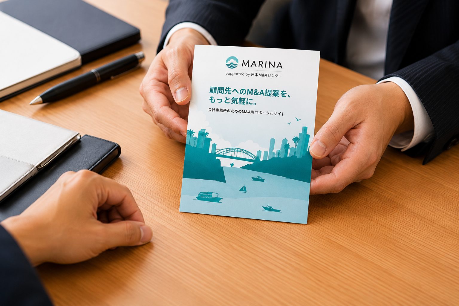 会計事務所への初回訪問時にティーノベルをお渡しする様子